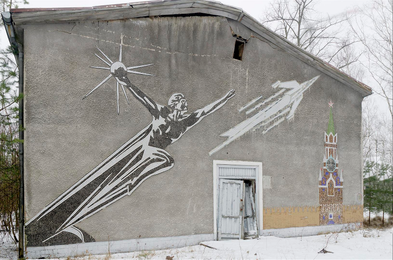 Illustration for article titled The Most Inspiring Space-Themed Murals From Ex-Soviet Bloc Countries